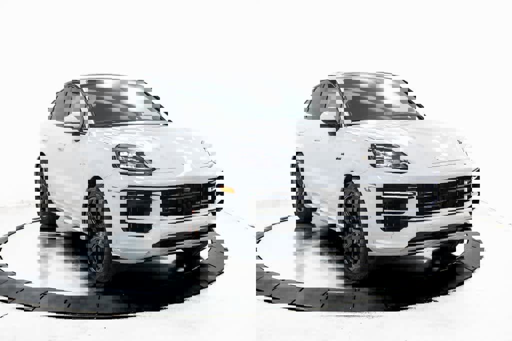 Certified 2025 Porsche Cayenne S image 9