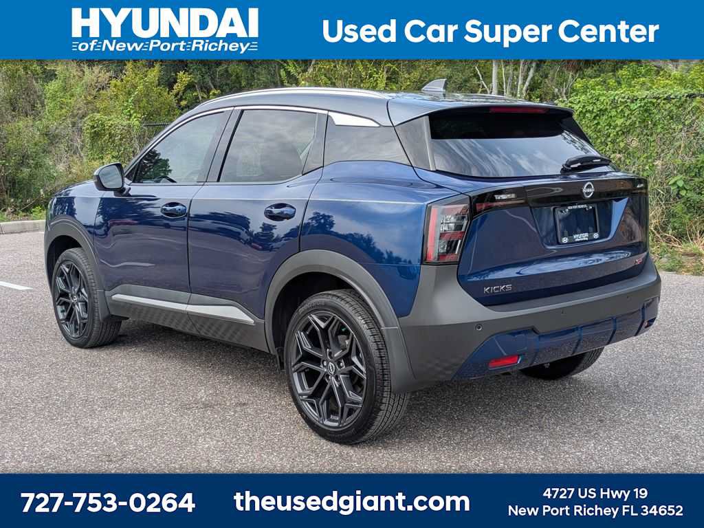 Used 2025 Nissan Kicks SR FWD image 3