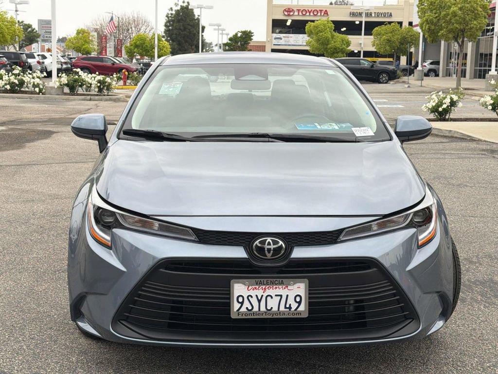 Used 2025 Toyota Corolla LE image 2