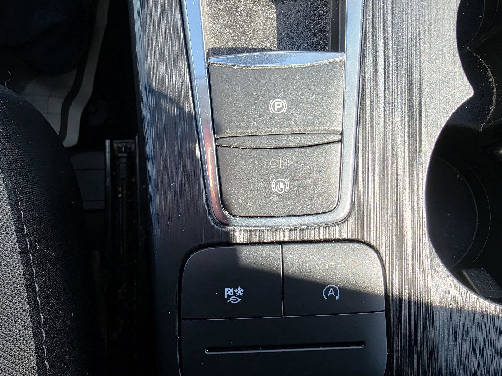 Used 2022 Ford Escape SE w/ SE Sport Appearance Package image 23