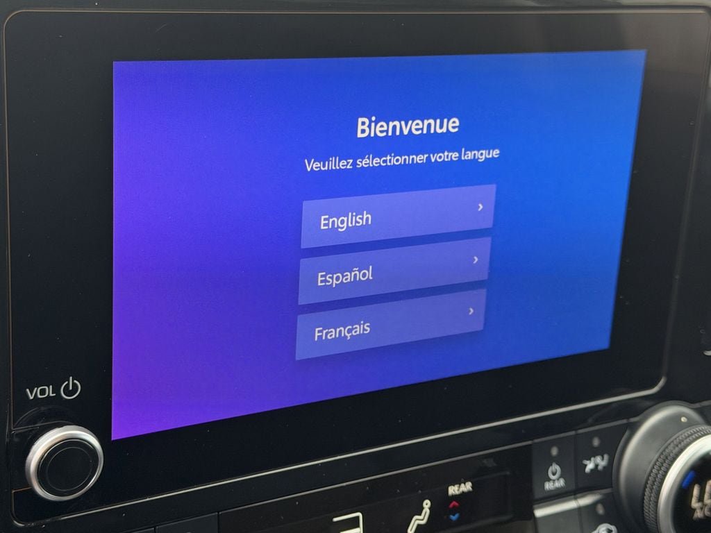Used 2024 Toyota Highlander LE FWD image 18