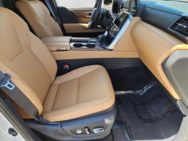 Used 2025 Lexus LX 700h Luxury w/ Appearance Package image 17