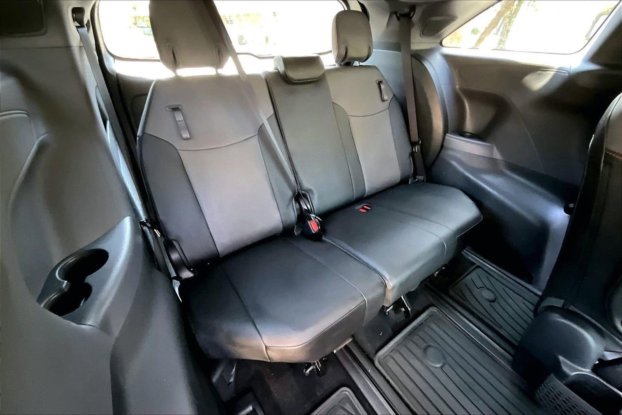 Used 2022 Toyota Sienna XSE w/ XSE Plus Package image 37