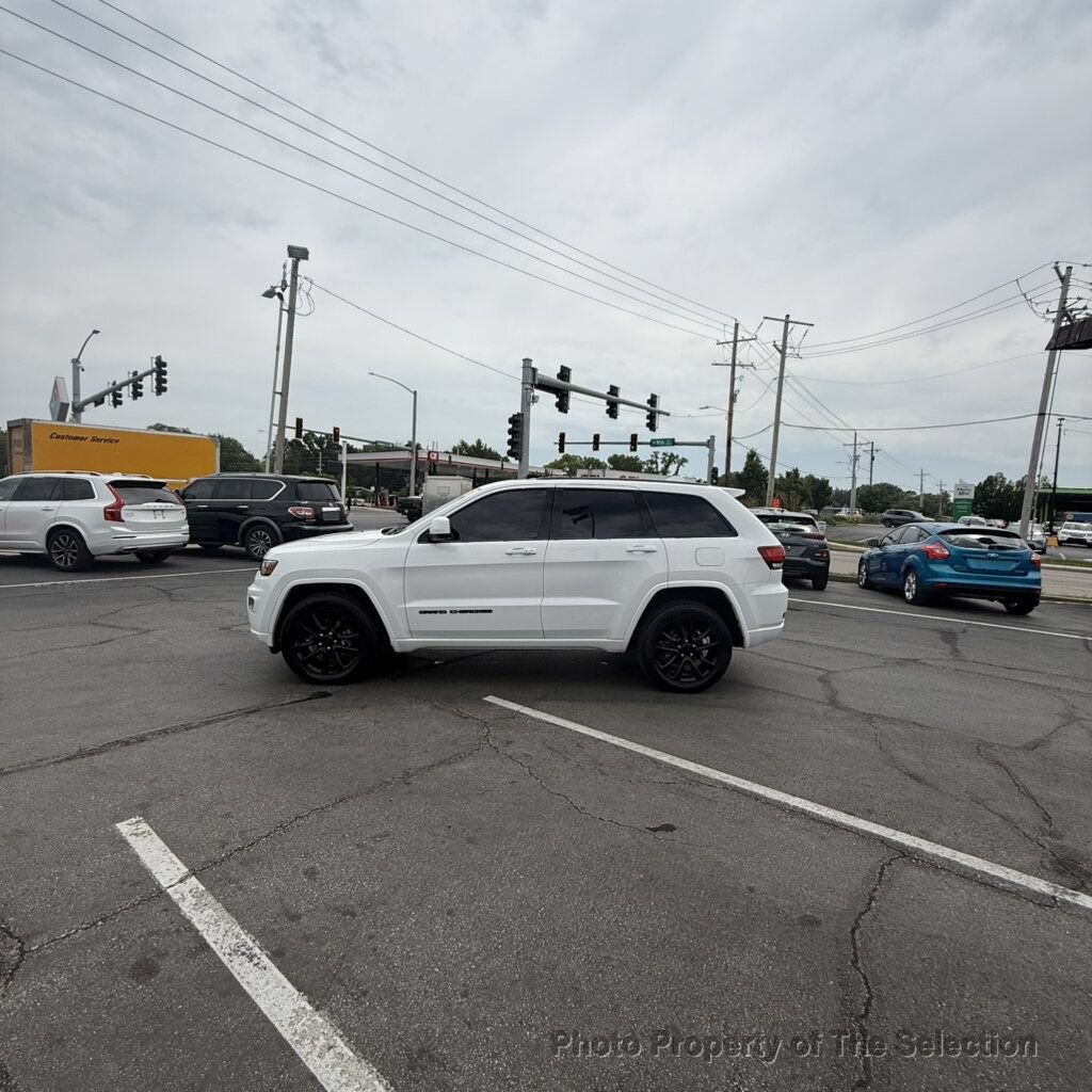 Used 2020 Jeep Grand Cherokee Altitude AWD/4WD image 8