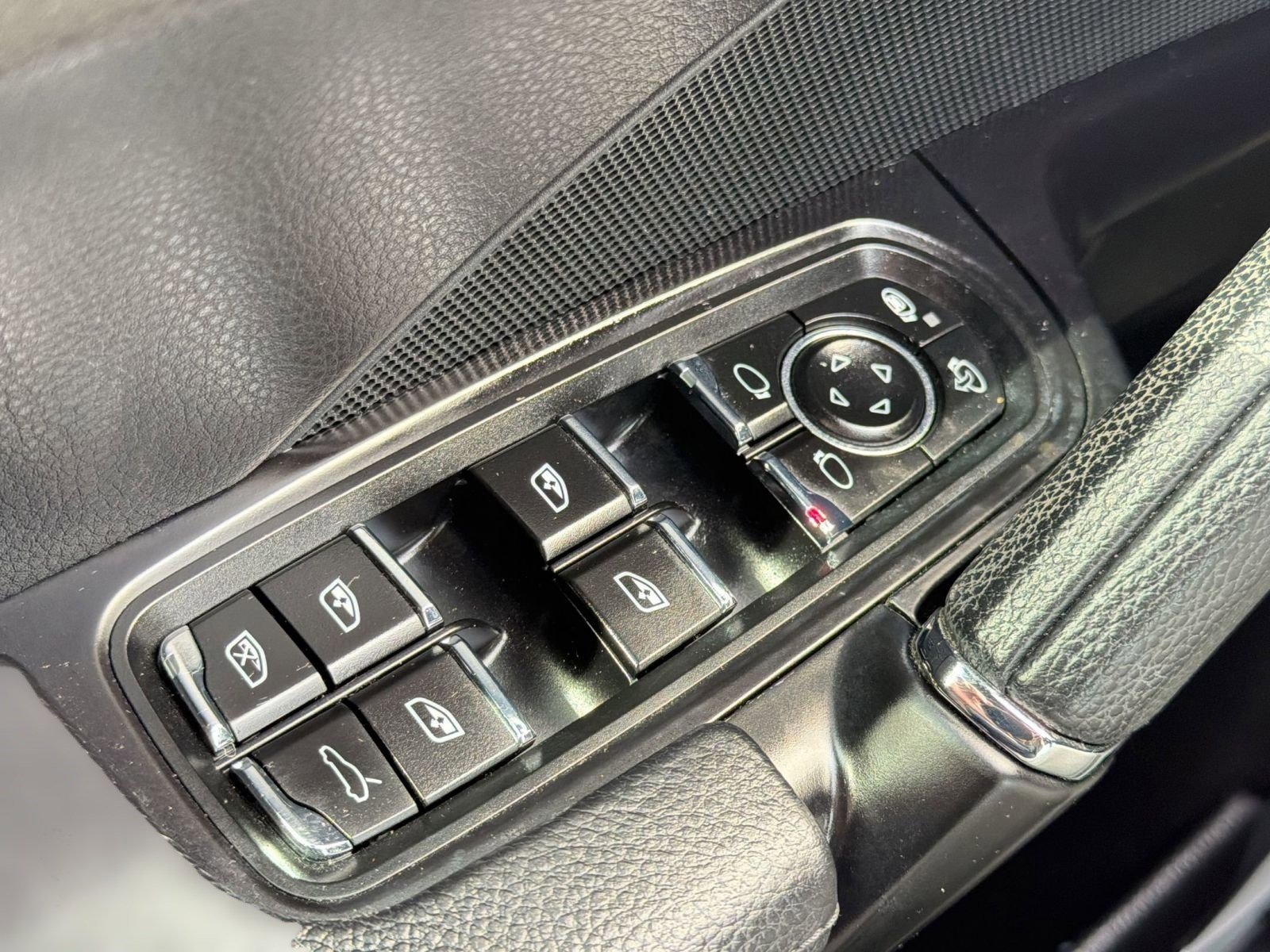 Used 2017 Porsche Cayenne S AWD/4WD image 25