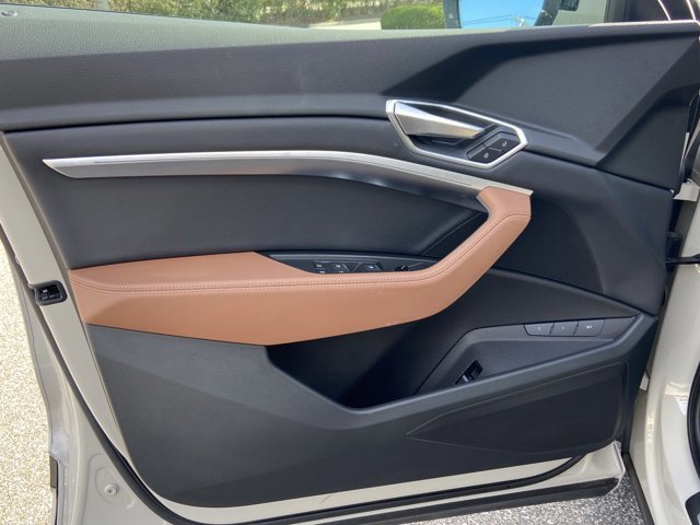 Used 2022 Audi e-tron Premium w/ Convenience Plus Package image 21