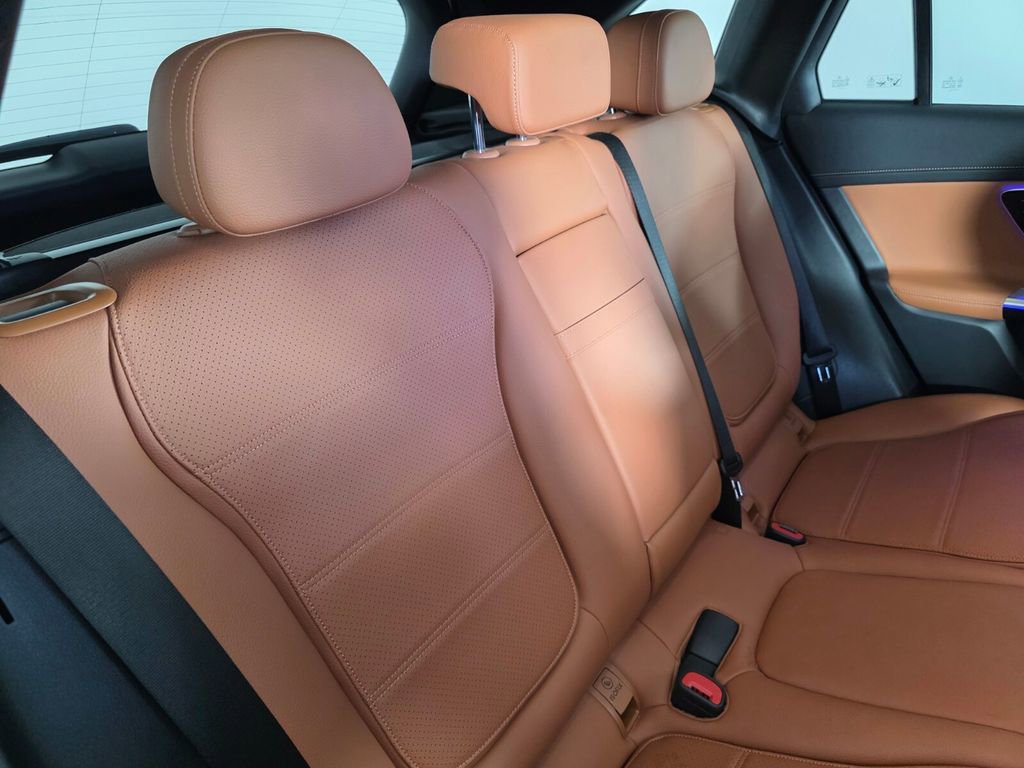 Used 2023 Mercedes-Benz GLC 300 4MATIC image 27