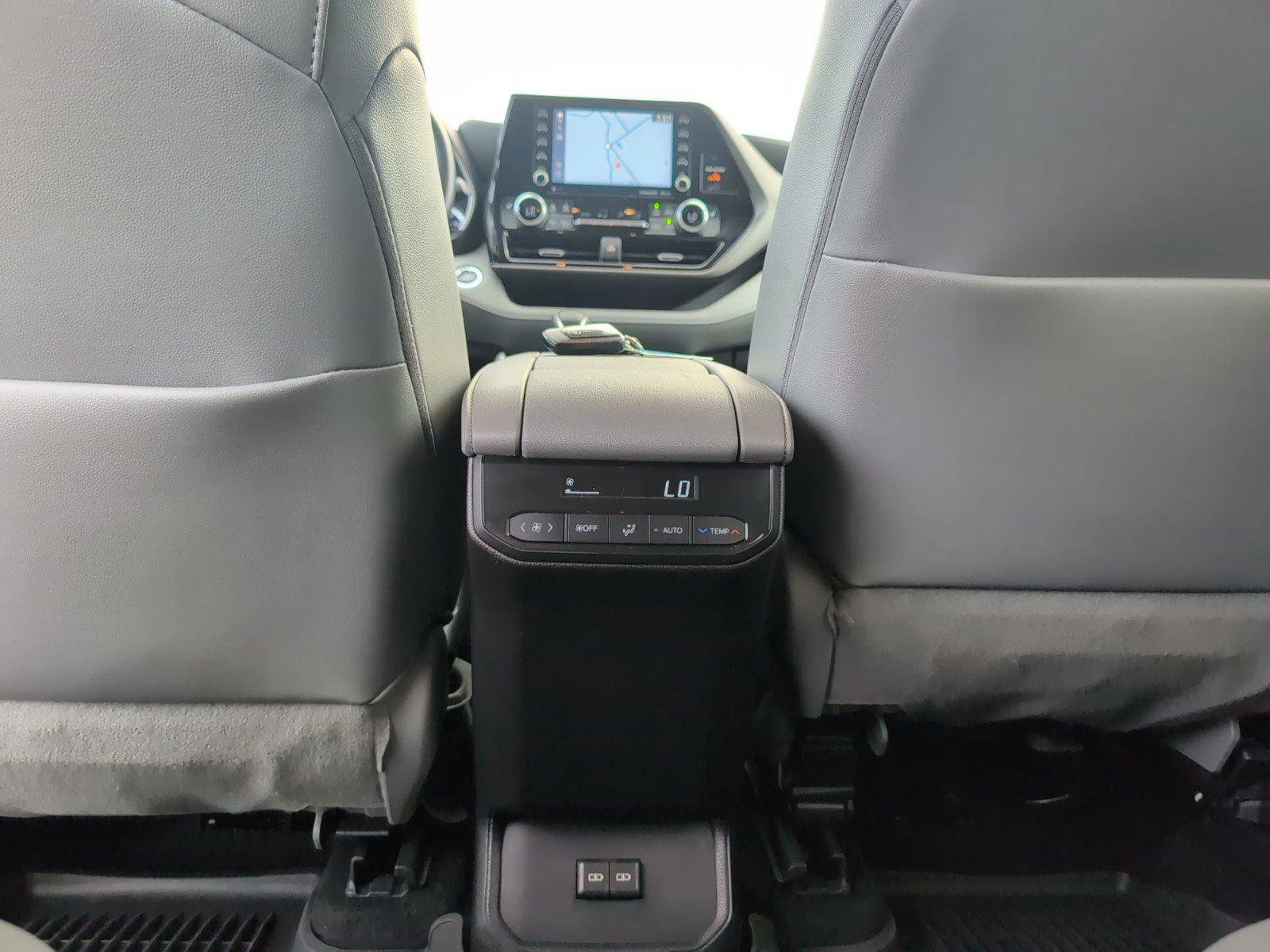 Used 2022 Toyota Highlander XLE image 31
