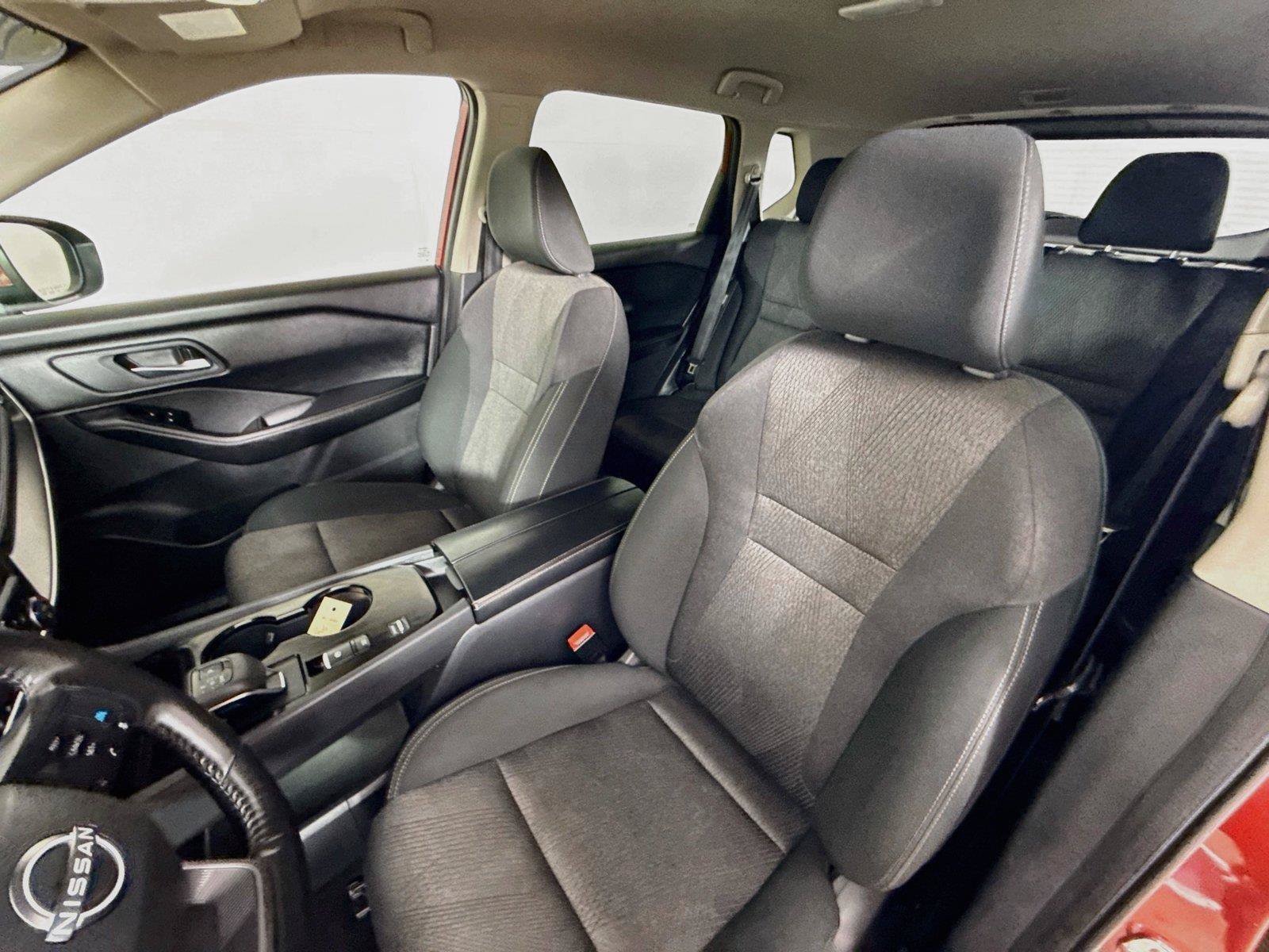Used 2025 Nissan Rogue SV FWD image 5