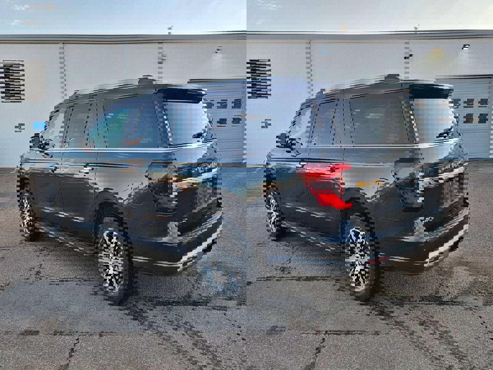 Used 2024 Ford Expedition Max Limited image 3