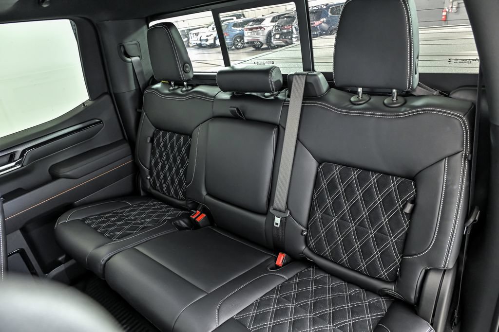 New 2026 GMC Sierra 1500 AT4 w/ Technology Package AWD/4WD image 11