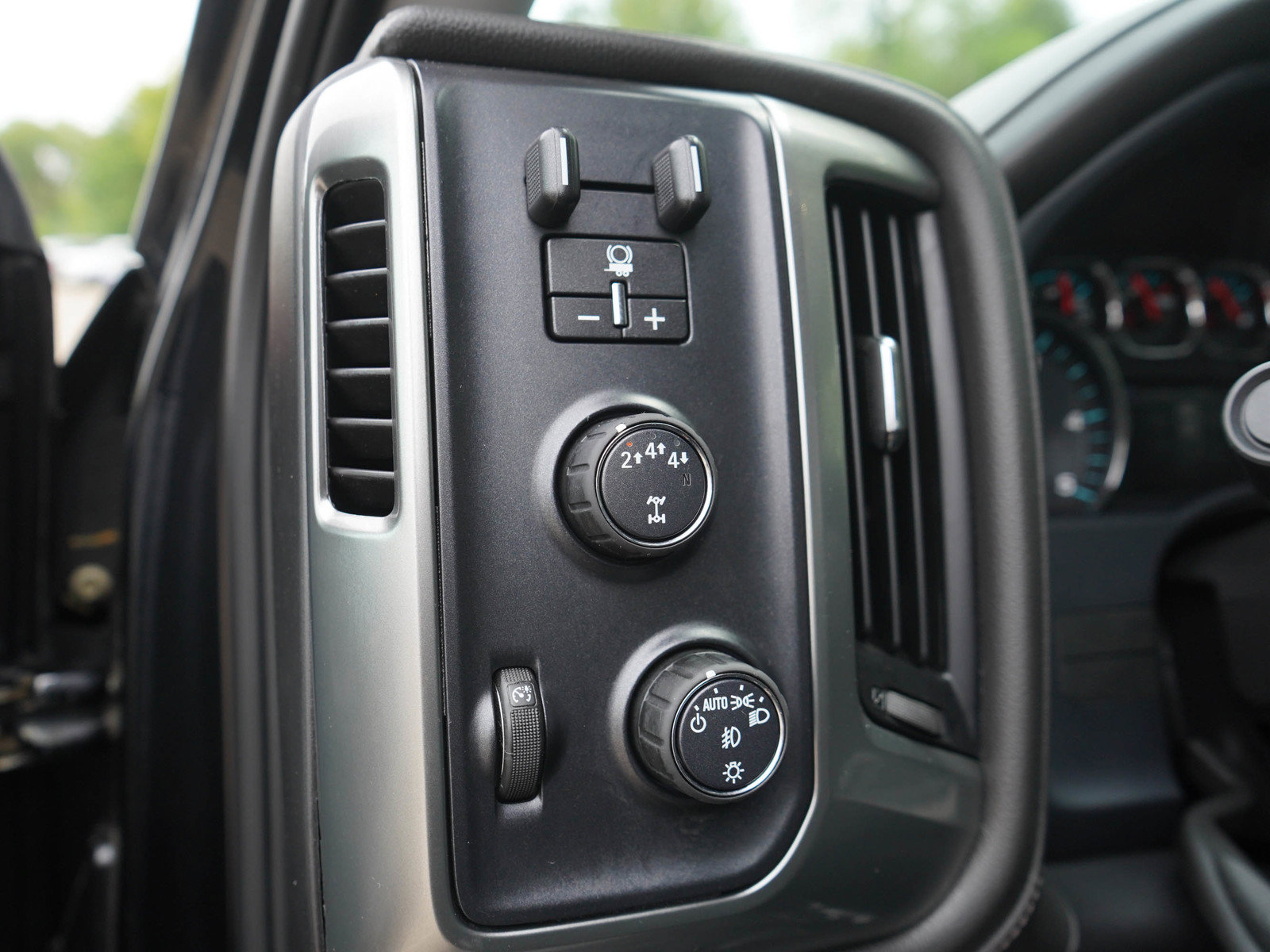 Used 2019 Chevrolet Silverado 2500 LTZ w/ Midnight Edition AWD/4WD image 26
