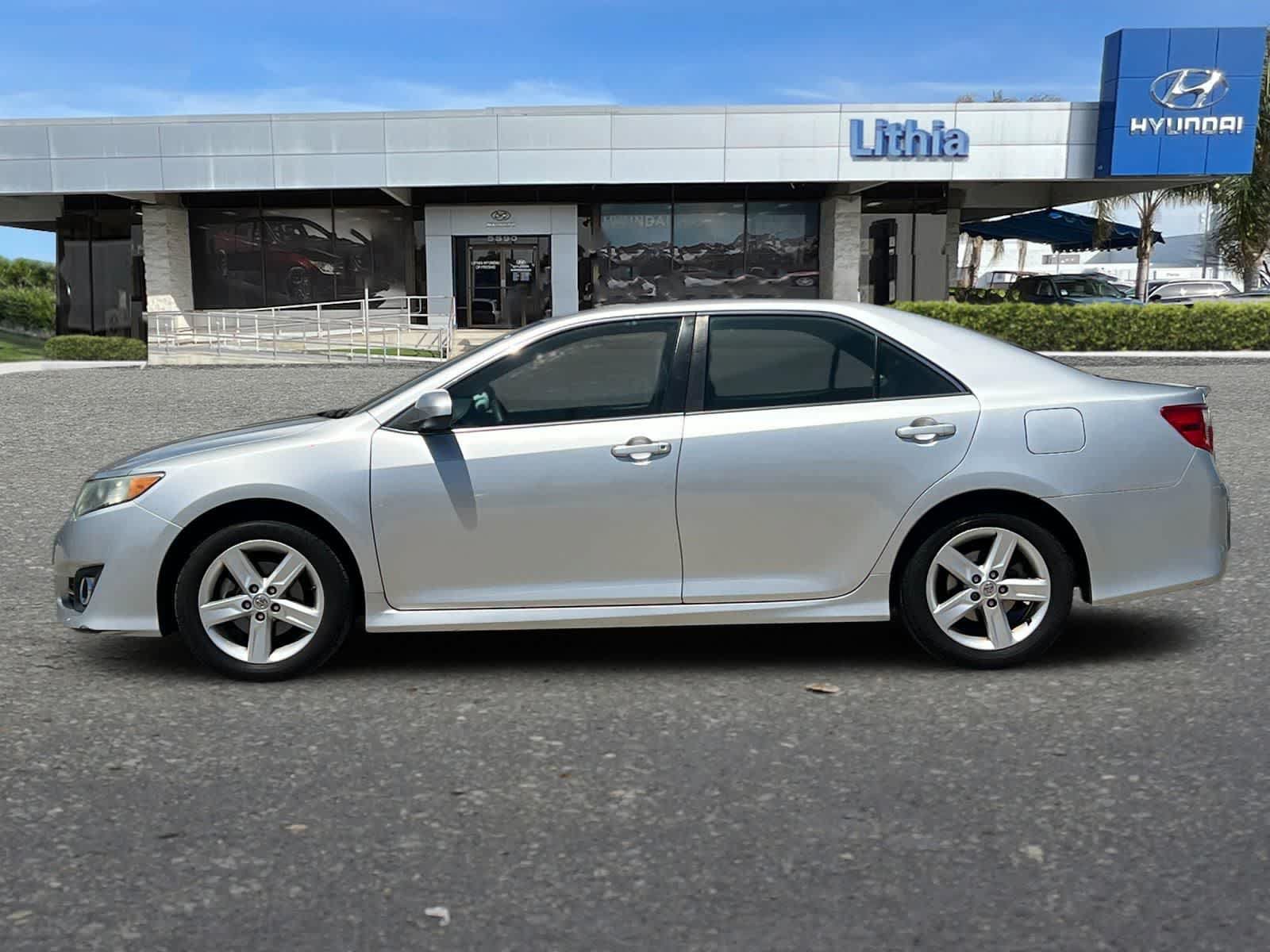 Used 2013 Toyota Camry SE FWD image 6
