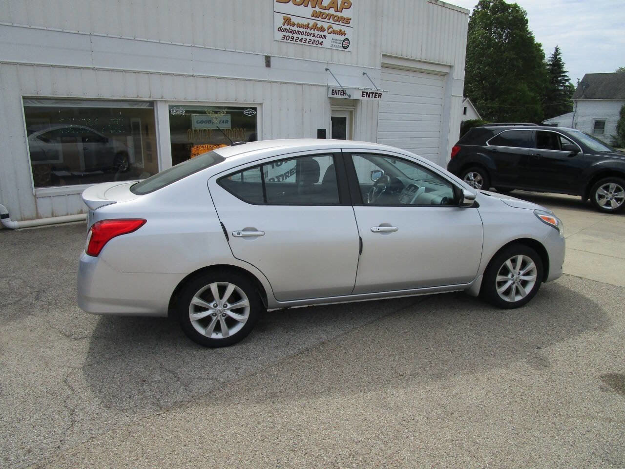 Used 2016 Nissan Versa FWD image 6