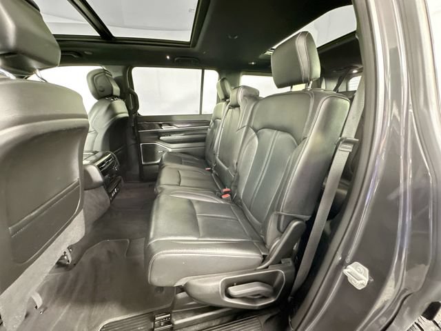 Used 2023 Jeep Wagoneer 4WD w/ Premium Group I image 27