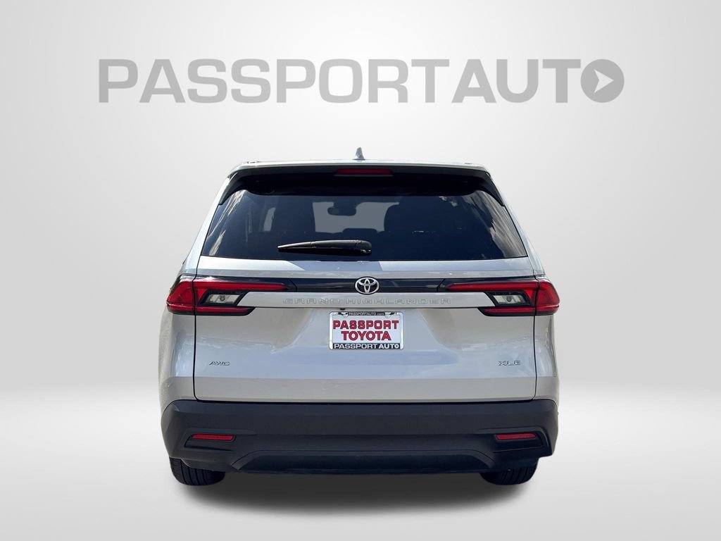 Used 2025 Toyota Grand Highlander AWD image 7