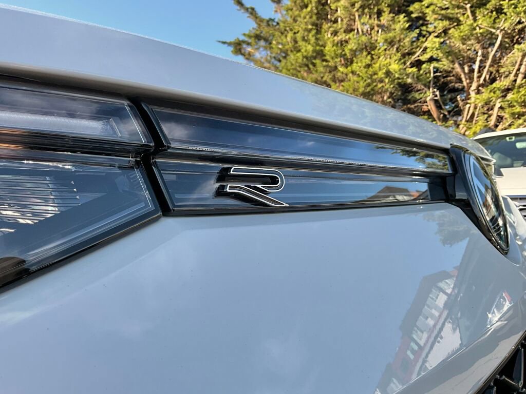 New 2025 Volkswagen Tiguan SE R-Line image 2