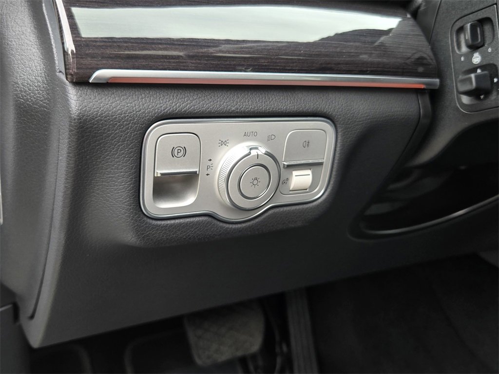 Used 2023 Mercedes-Benz GLS 450 4MATIC image 22