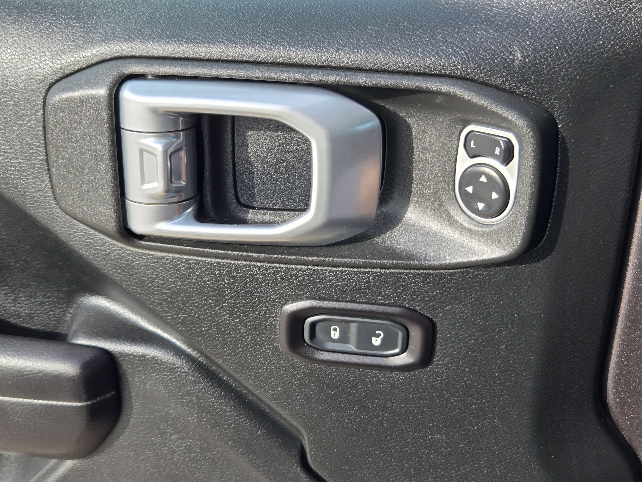 Used 2018 Jeep Wrangler Unlimited Rubicon AWD/4WD image 20