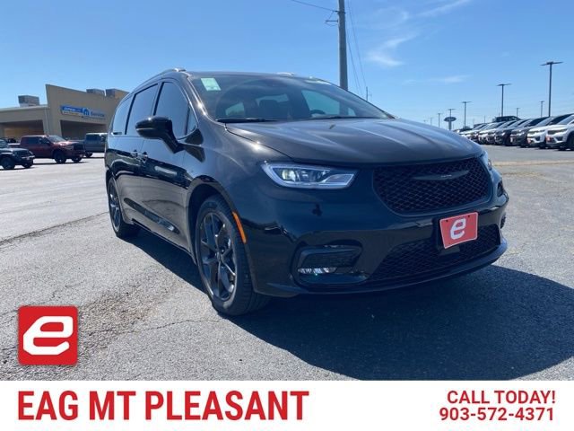 New 2026 Chrysler Pacifica Select image 1