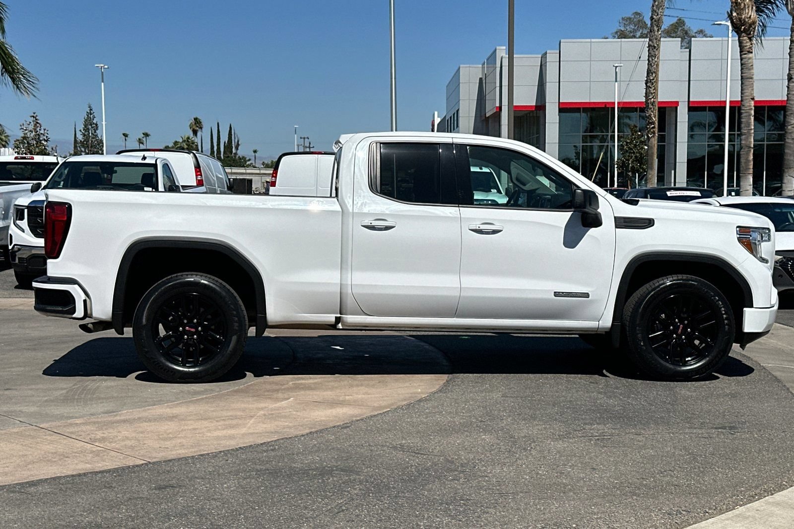 Certified 2022 GMC Sierra 1500 Elevation RWD image 3
