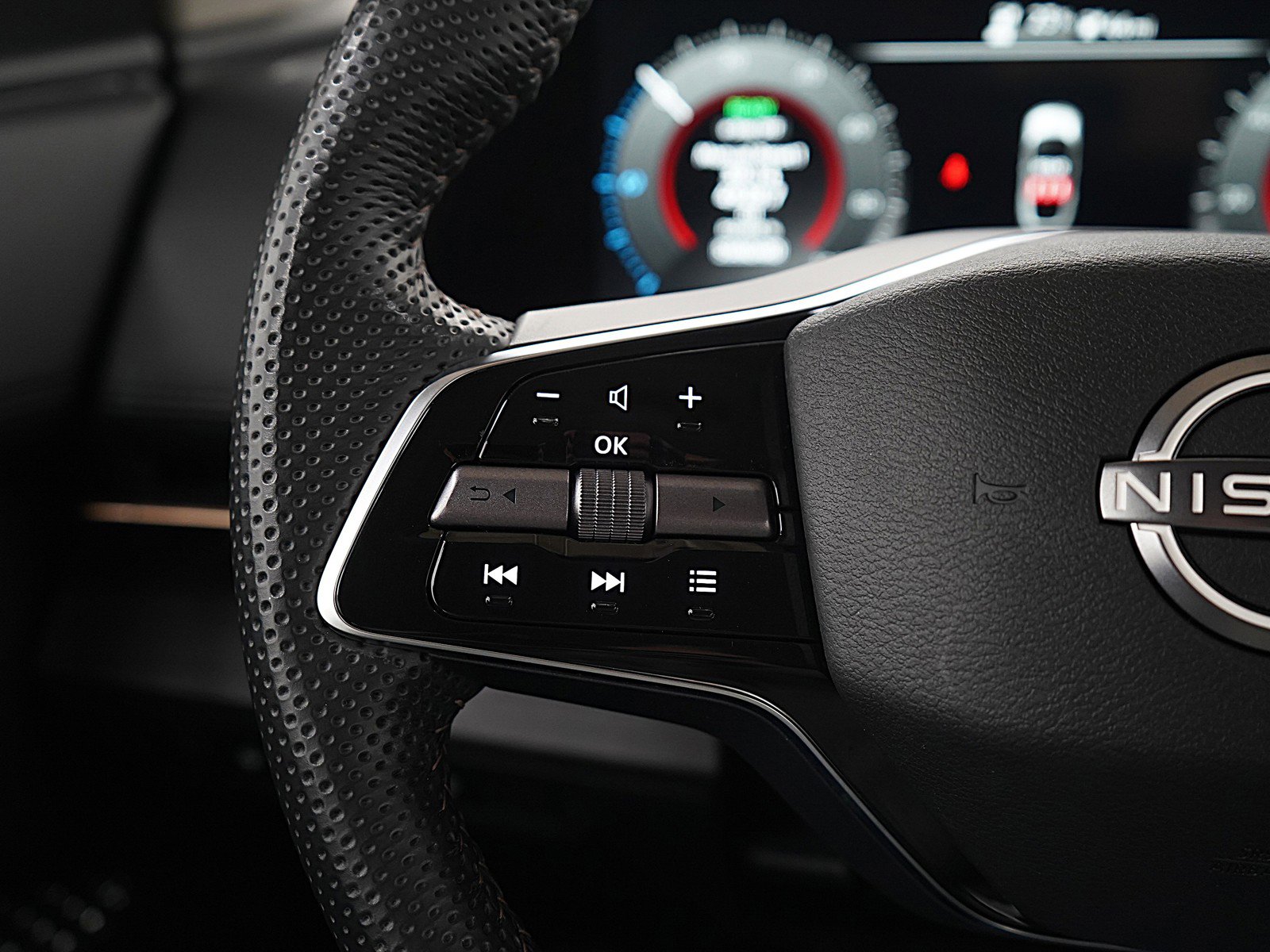 Used 2024 Nissan Ariya AWD image 26