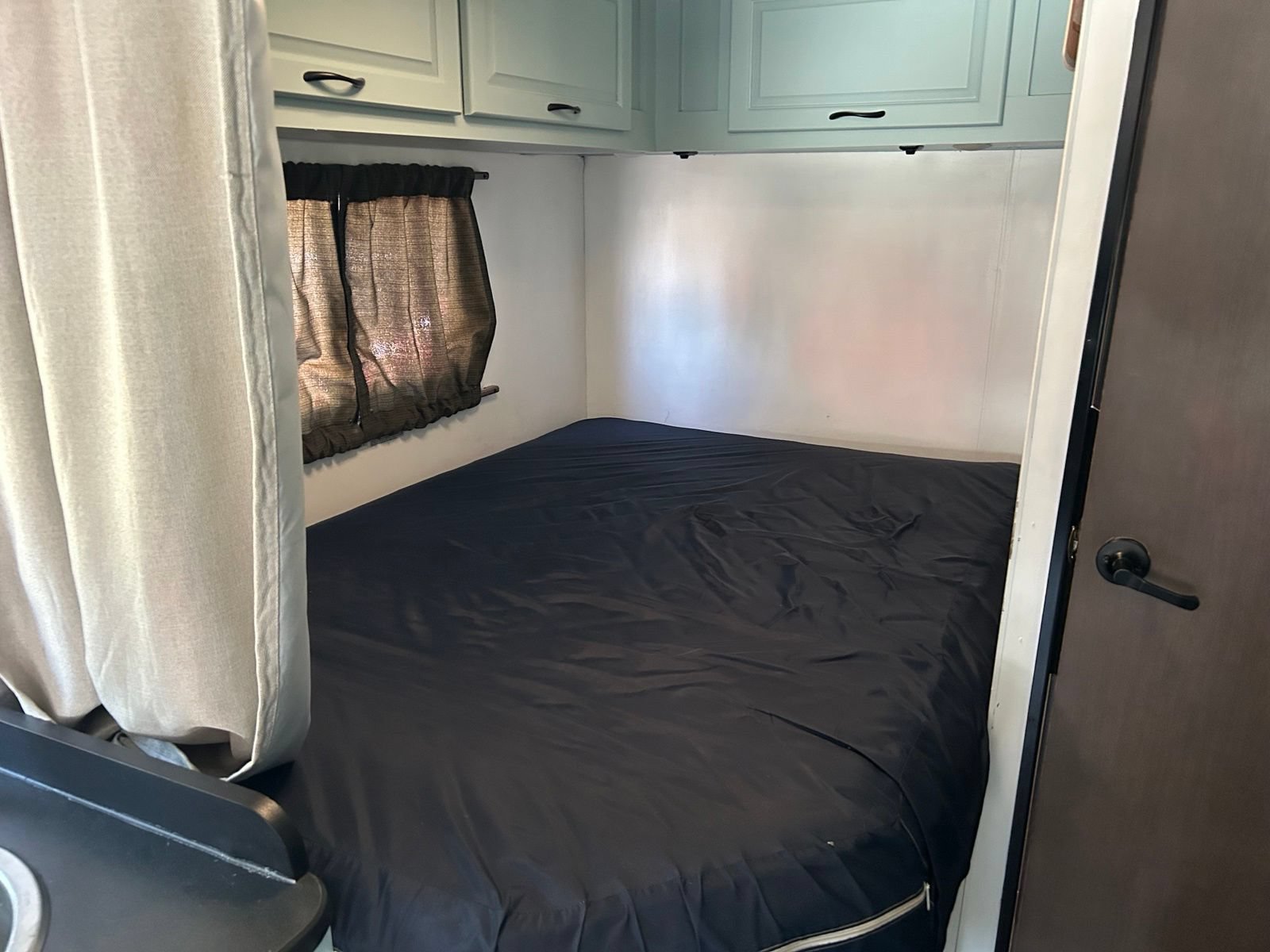 Used 2017 Ford E-350 and Econoline 350 Super Duty w/ Motorhome Prep Package RWD image 26