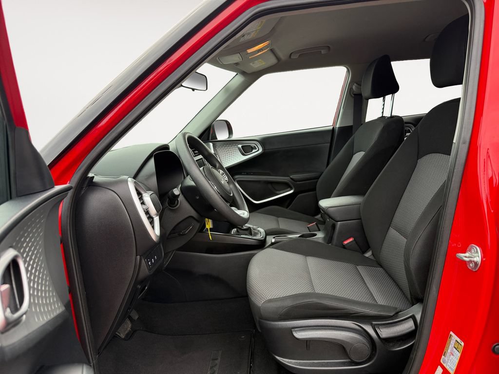 Used 2024 Kia Soul LX w/ Option Group 015 FWD image 9