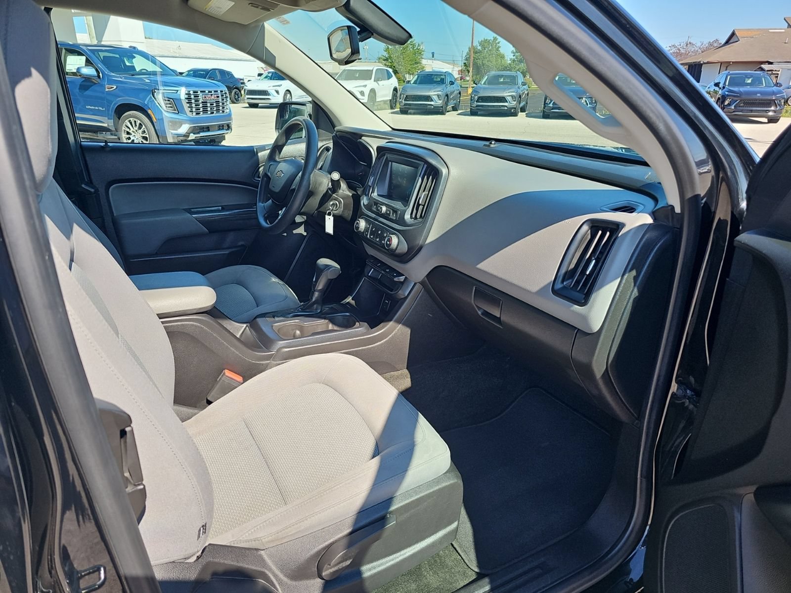 Used 2018 Chevrolet Colorado W/T w/ Custom Special Edition AWD/4WD image 28