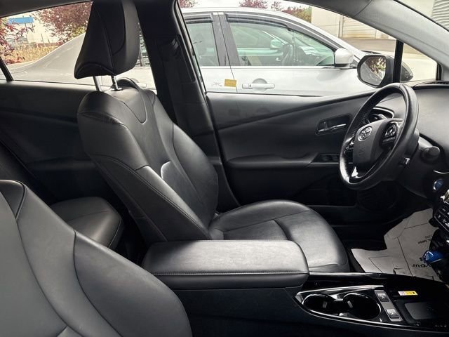 Used 2021 Toyota Prius XLE FWD image 2