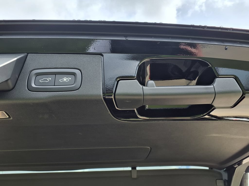 Used 2023 Volvo XC60 B5 Plus w/ Protection Package Premier FWD image 11