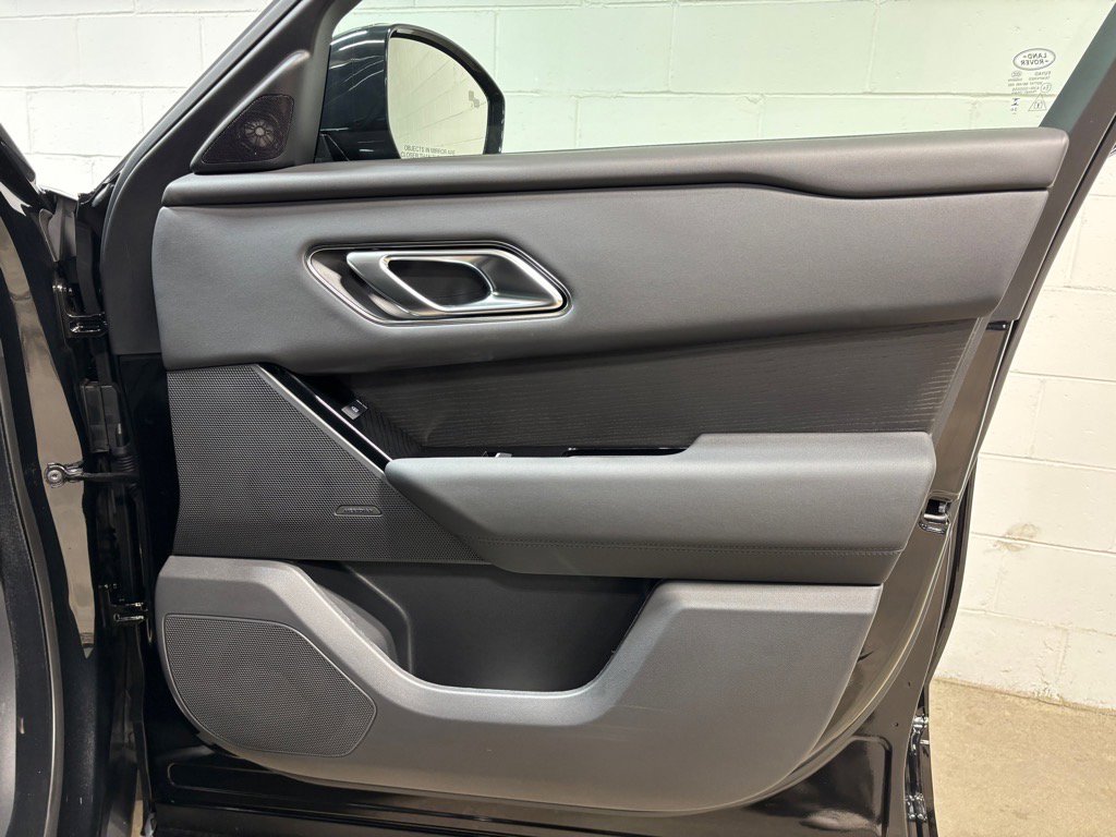 New 2026 Land Rover Range Rover Velar Dynamic SE image 32
