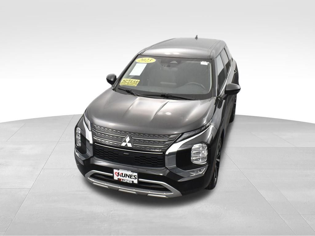 Used 2023 Mitsubishi Outlander SE image 42