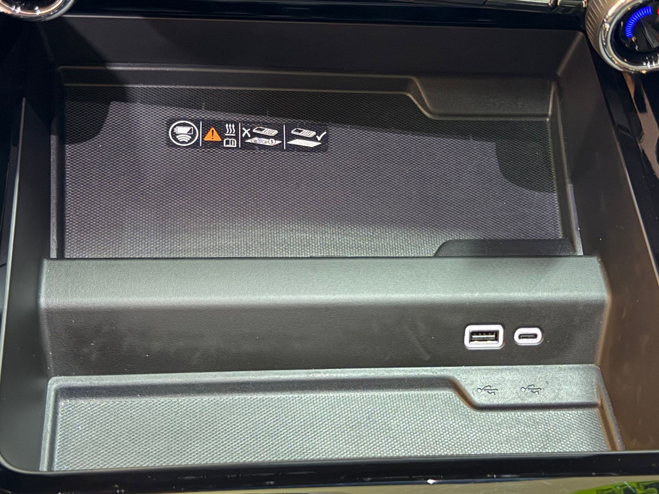 Used 2025 Chevrolet Suburban RST w/ Comfort Package image 33