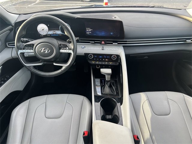 Used 2023 Hyundai Elantra Limited image 3