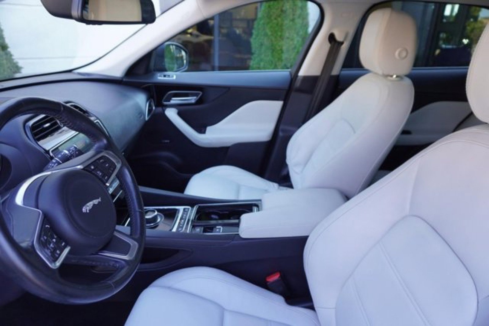 Used 2018 Jaguar F-PACE Prestige image 16