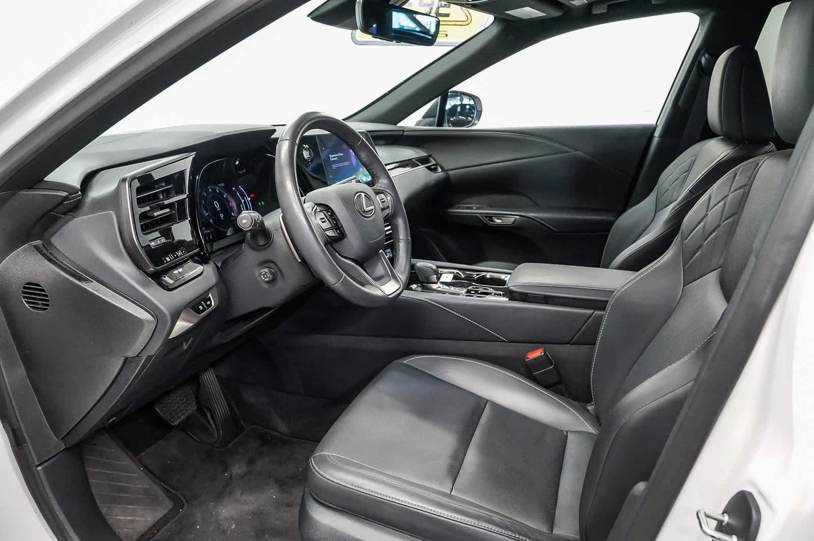 Used 2024 Lexus RX 350 FWD w/ Technology Package image 18
