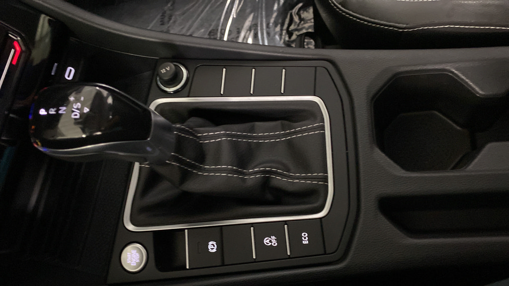 Used 2025 Volkswagen Jetta SE FWD image 18