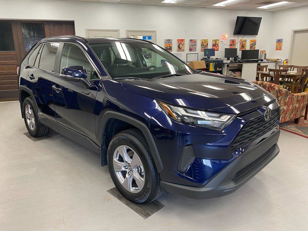 Used 2025 Toyota RAV4 XLE image 2
