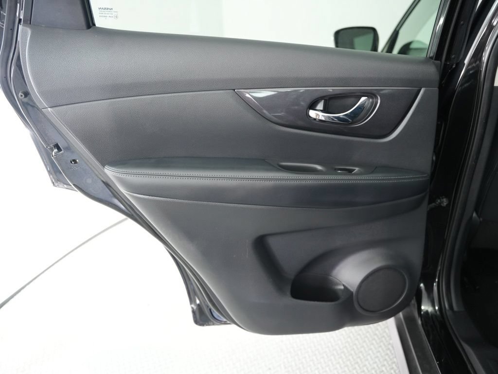 Used 2020 Nissan Rogue SV FWD image 30