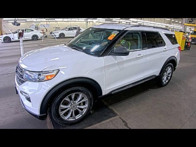 Used 2022 Ford Explorer XLT w/ Equipment Group 202A AWD/4WD image 5