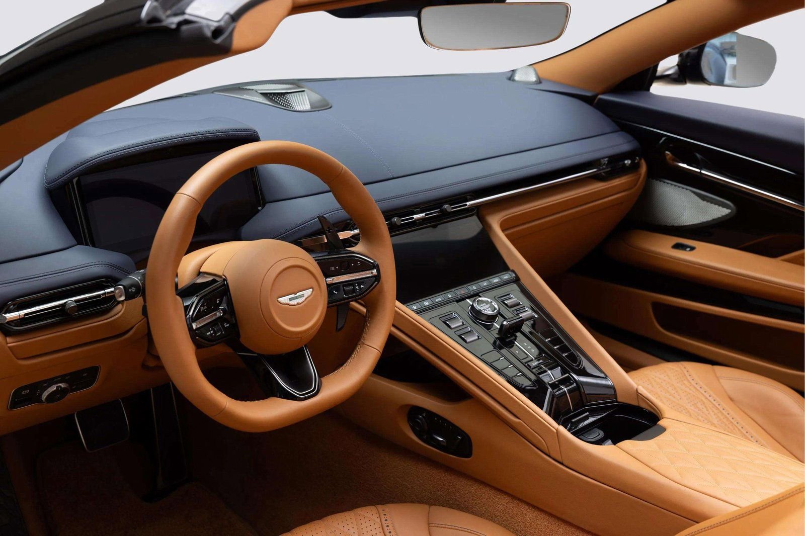 Used 2024 Aston Martin DB12 Convertible image 31