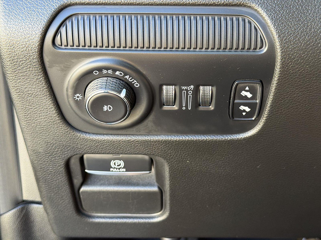 Used 2023 Jeep Wagoneer 4WD image 17