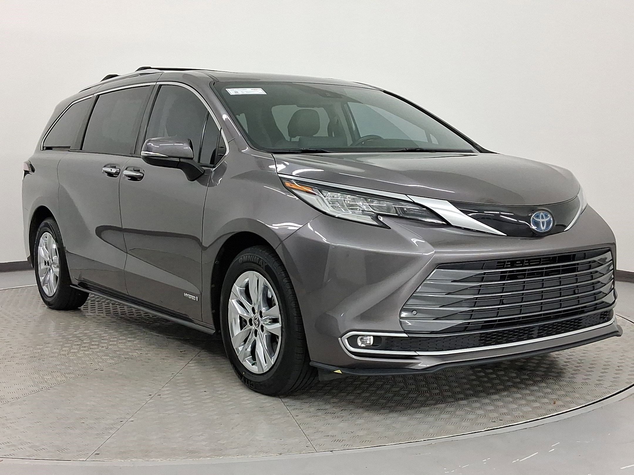 Used 2021 Toyota Sienna Limited image 7