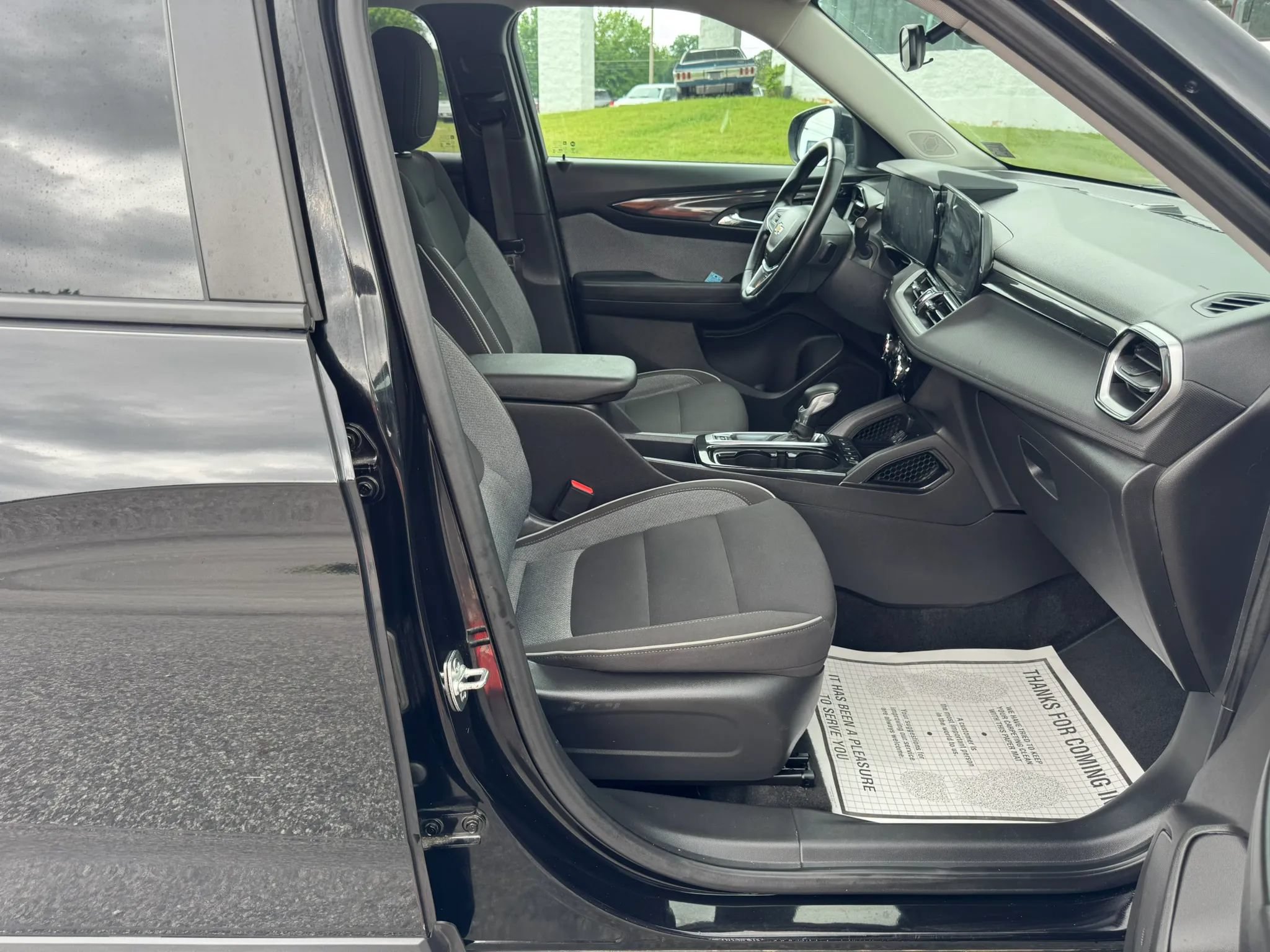Used 2025 Chevrolet TrailBlazer LT w/ LT Cold Weather Package FWD image 41