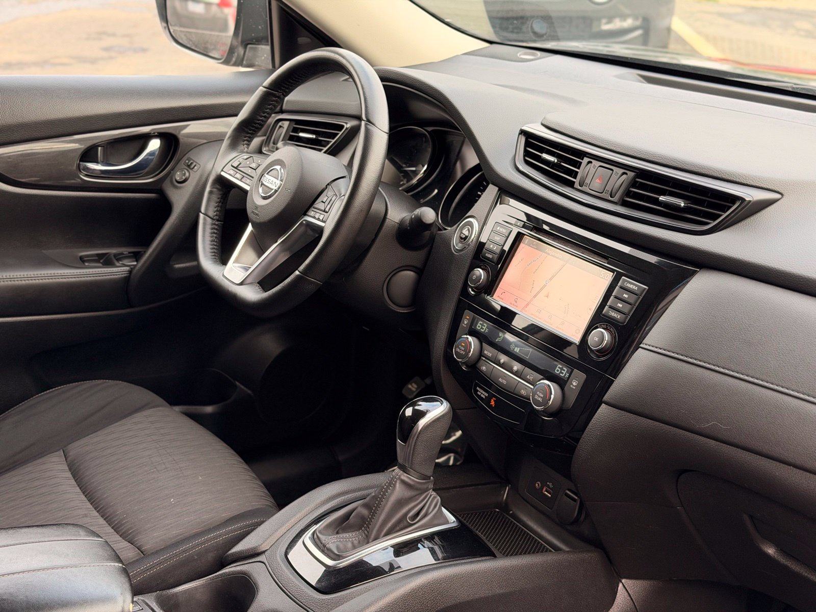 Used 2018 Nissan Rogue SV w/ Premium Package AWD/4WD image 27