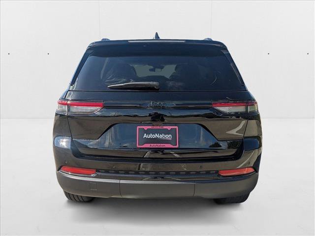 New 2025 Jeep Grand Cherokee Altitude image 8