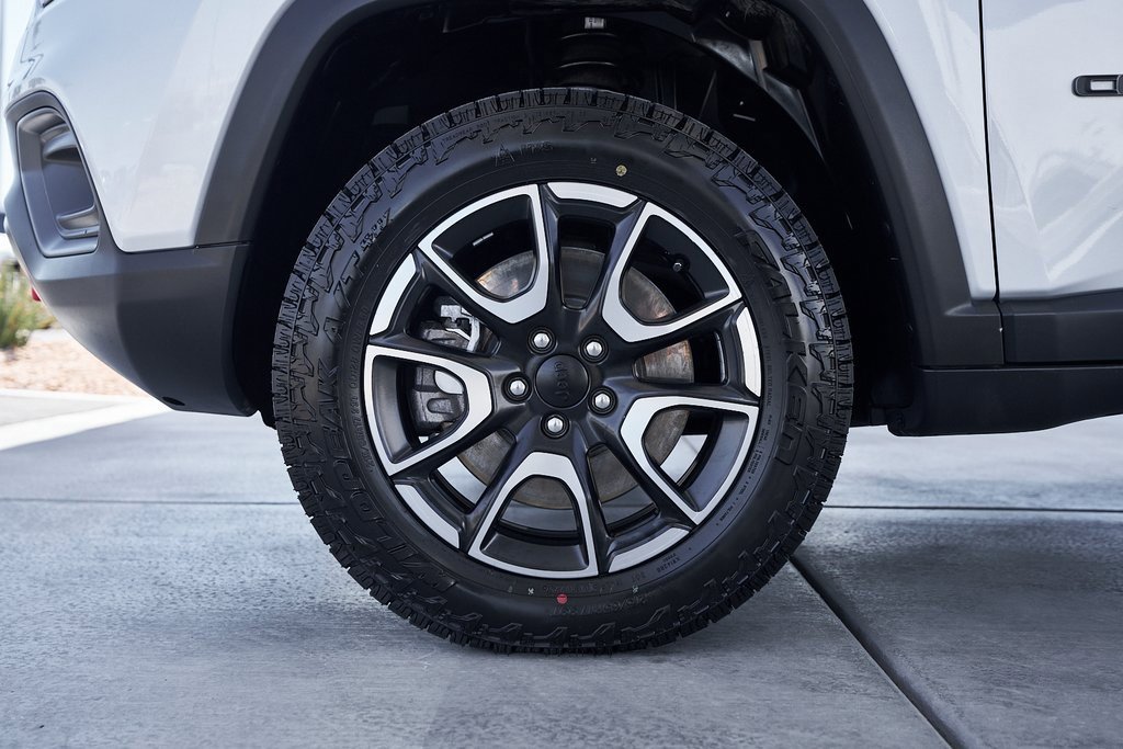 Used 2024 Jeep Compass Trailhawk image 3