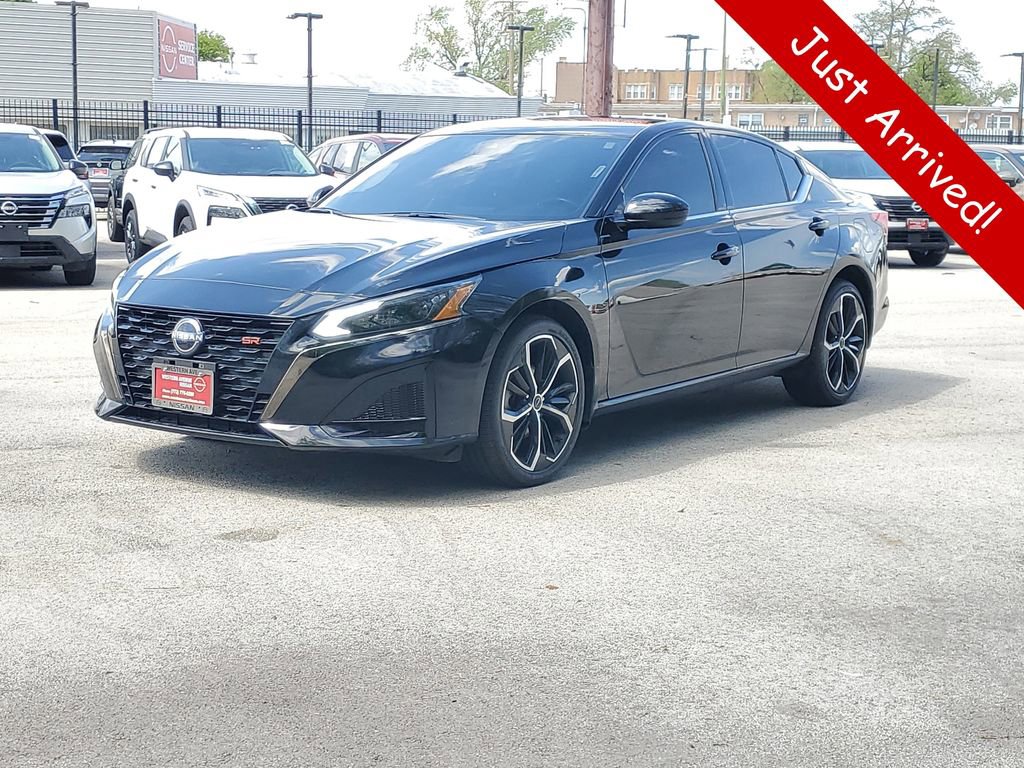 Used 2024 Nissan Altima 2.5 SR AWD/4WD image 2