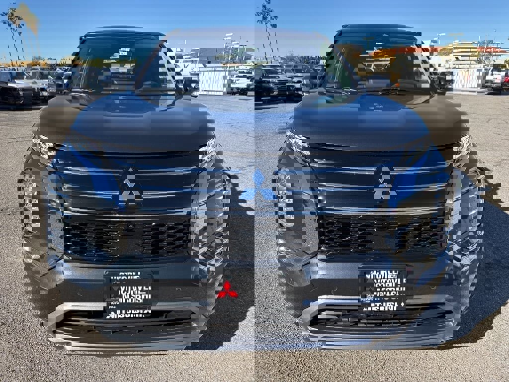 New 2025 Mitsubishi Outlander SE image 2